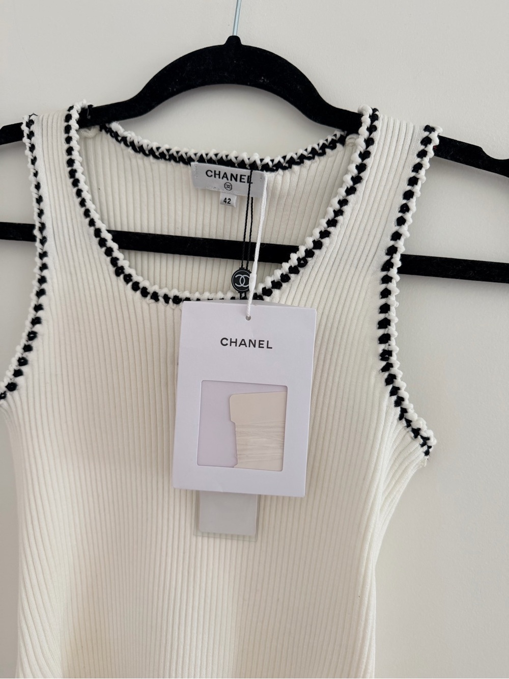 NWT White Ribbed Tank with Black knit Trim - Picture 2 of 10